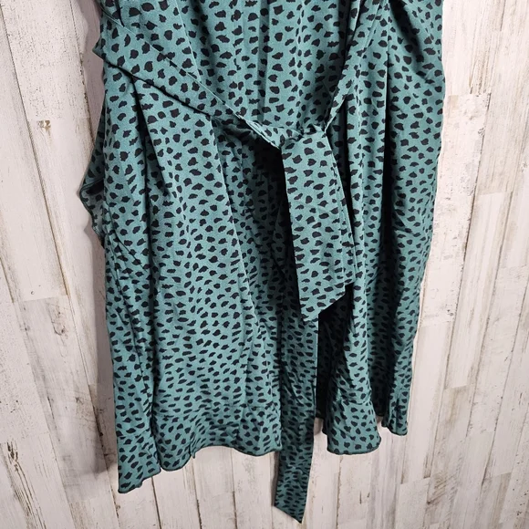 BloomChic Women's Green Ditsy Dot Wrap Ruffle V-Neck Knee Length Dress NWT 18/20 - Picture 13 of 15